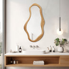 Flow Wandspiegel mit Rahmen aus Naturholz