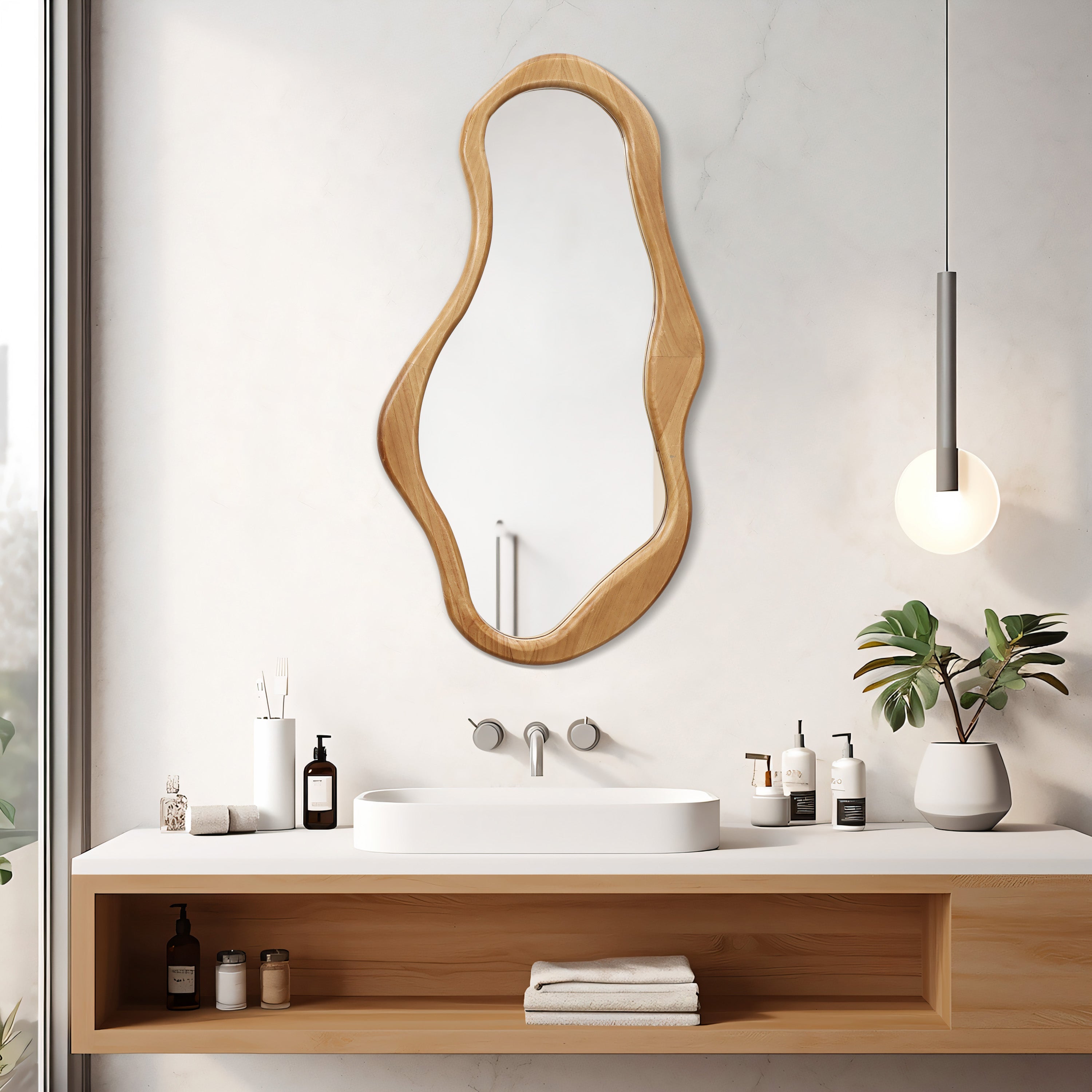 Flow Wandspiegel mit Rahmen aus Naturholz