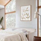 Wanddeko mit Reliefstruktur und goldenen Blättern