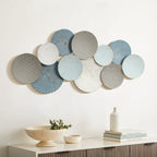 Künstlerische Wanddeko aus Metall – Kreise in sanften Pastellfarben