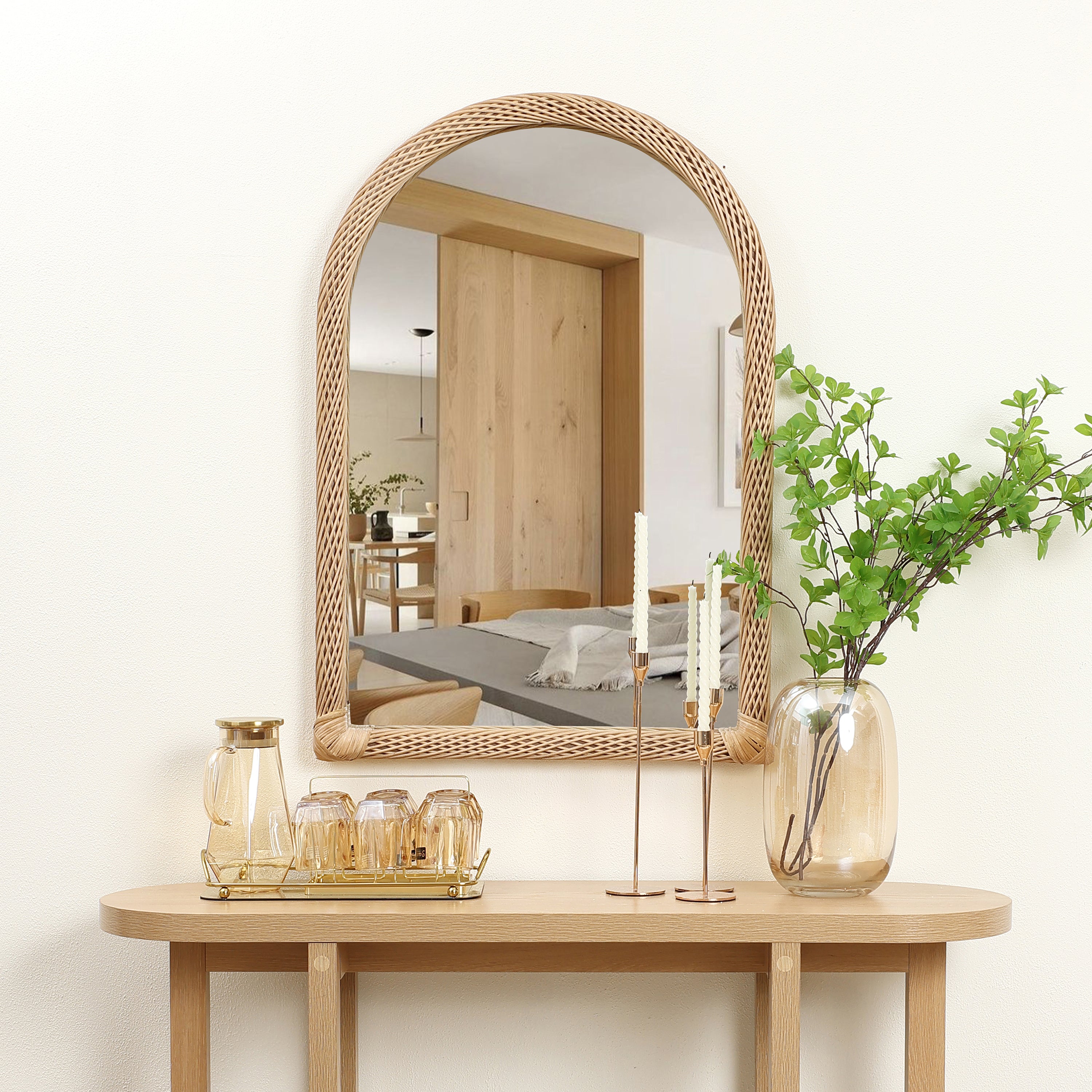 Wandspiegel mit Bambusrahmen in Bogenform