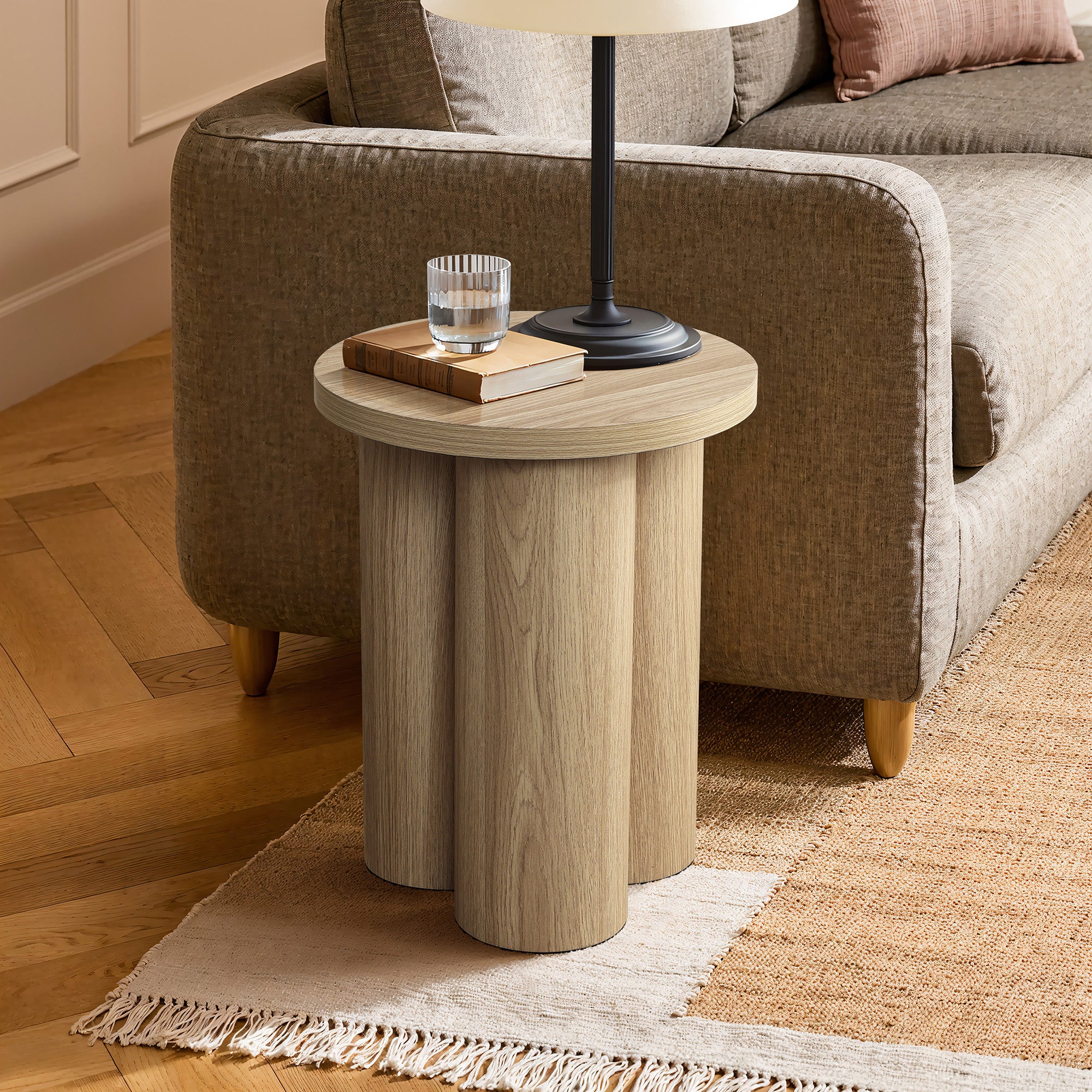 Moderner Beistelltisch aus Holz – runder Couchtisch, kleiner Sofatisch/Dekotisch