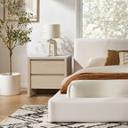 Moderner Nachttisch in Holzoptik mit zwei Schubladen