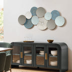 Künstlerische Wanddeko aus Metall – Kreise in sanften Pastellfarben
