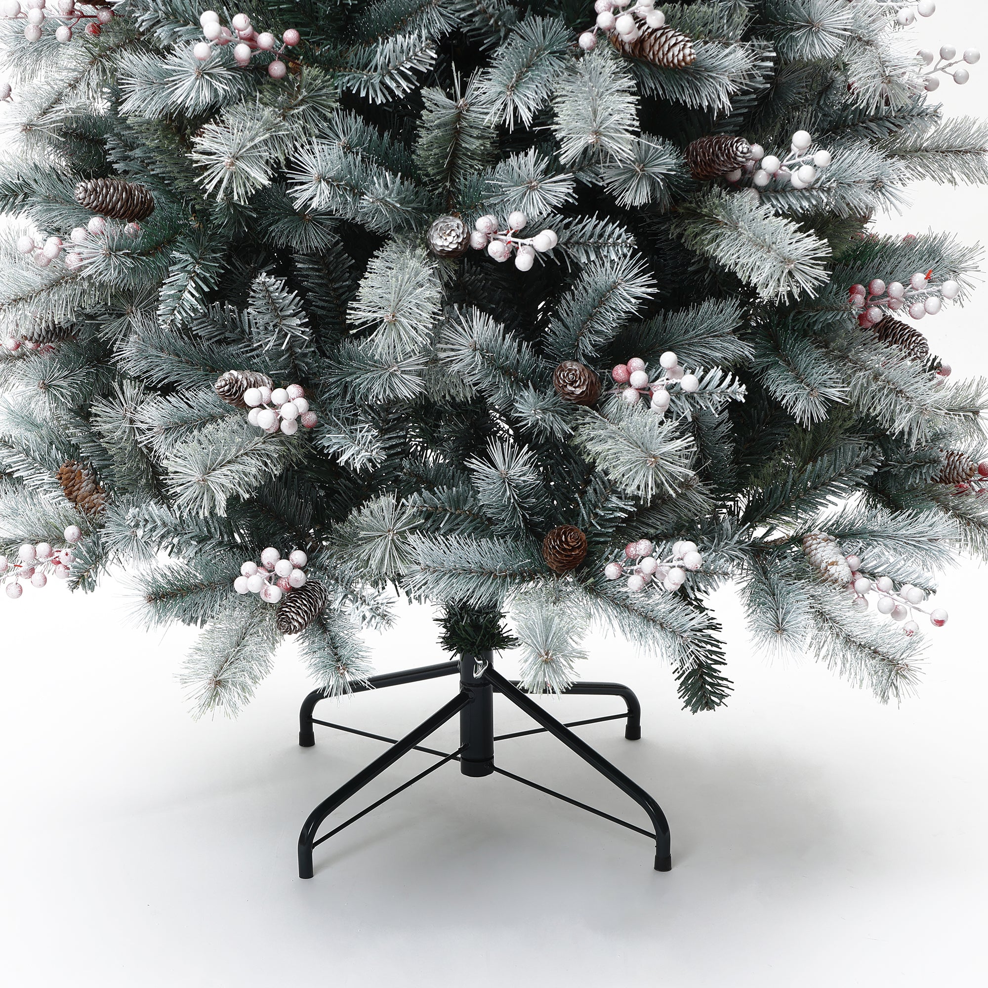 180 cm künstlicher Weihnachtsbaum mit Frost-Effekt – dekoriert mit Schneezapfen & roten Beeren