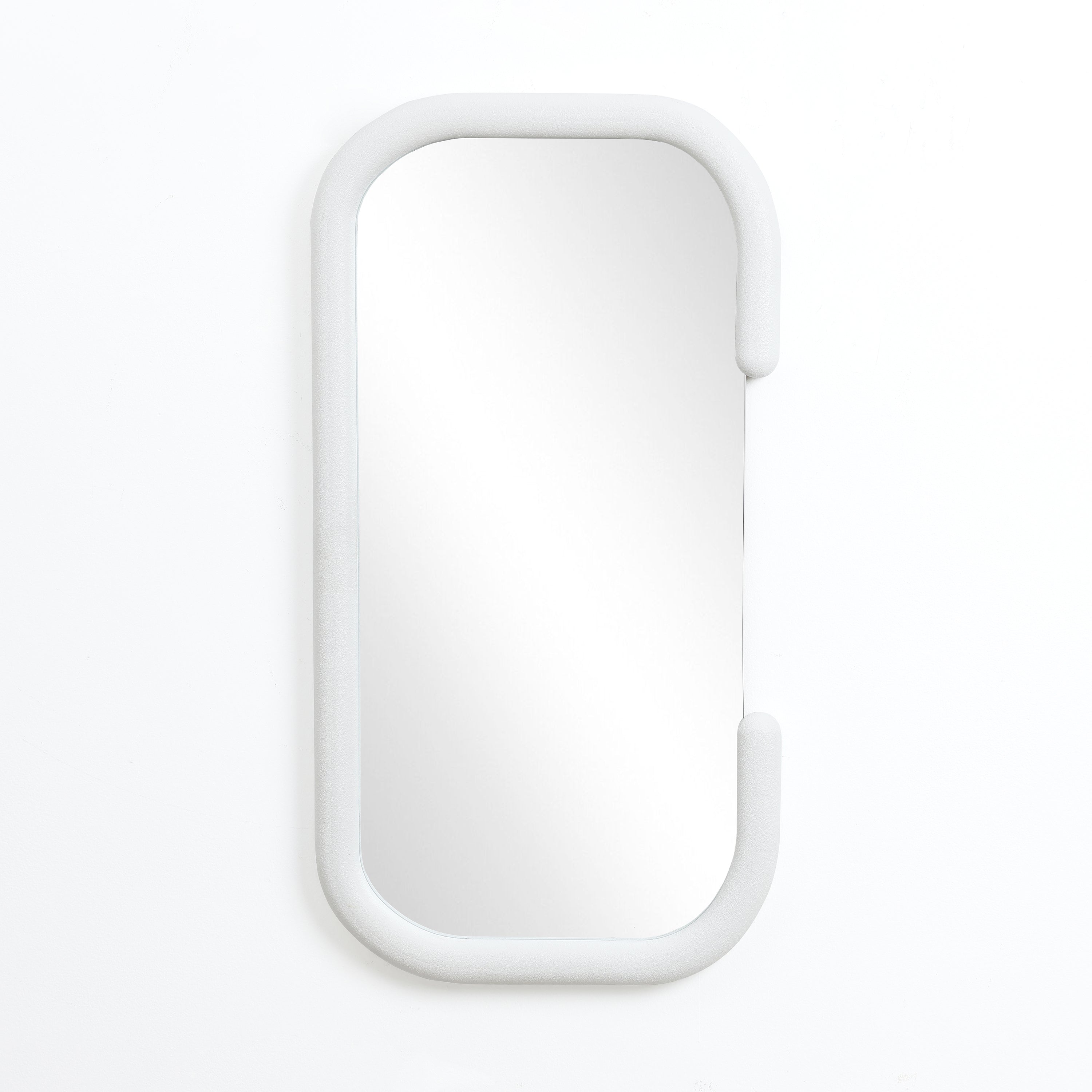 Weiße C-förmige Wandspiegel als Akzent- und Schminktischspiegel