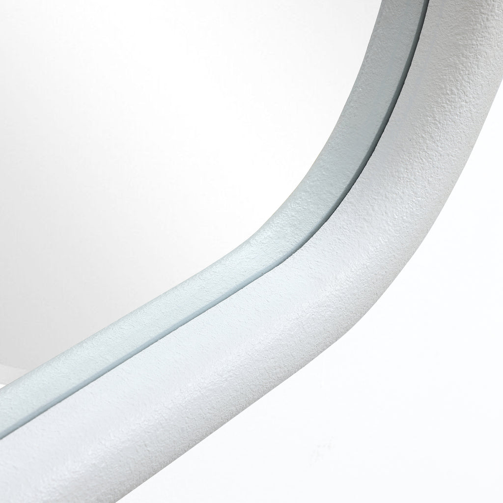 Weiße C-förmige Wandspiegel als Akzent- und Schminktischspiegel