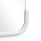 Weiße C-förmige Wandspiegel als Akzent- und Schminktischspiegel