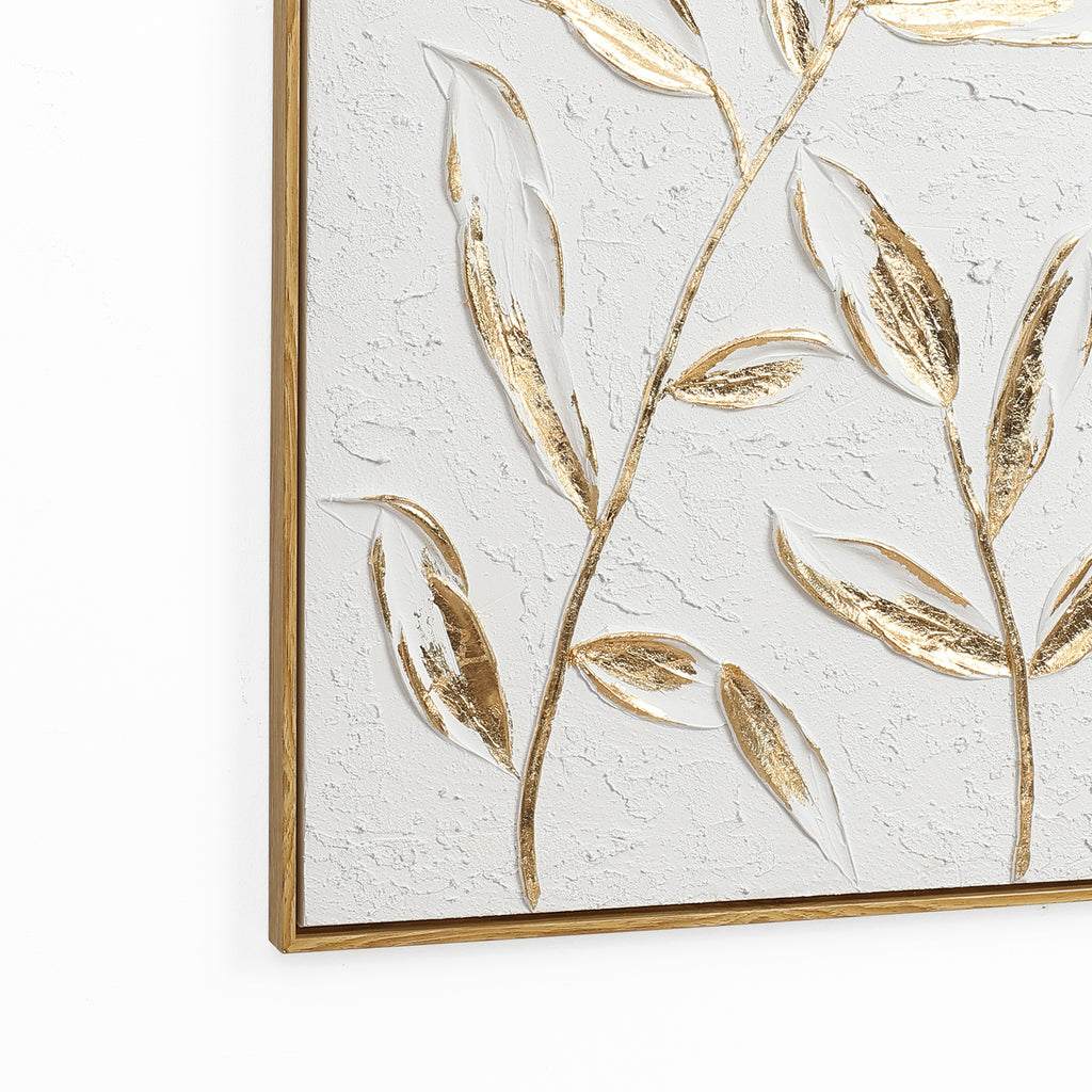 Wanddeko mit Reliefstruktur und goldenen Blättern