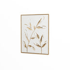 Wanddeko mit Reliefstruktur und goldenen Blättern