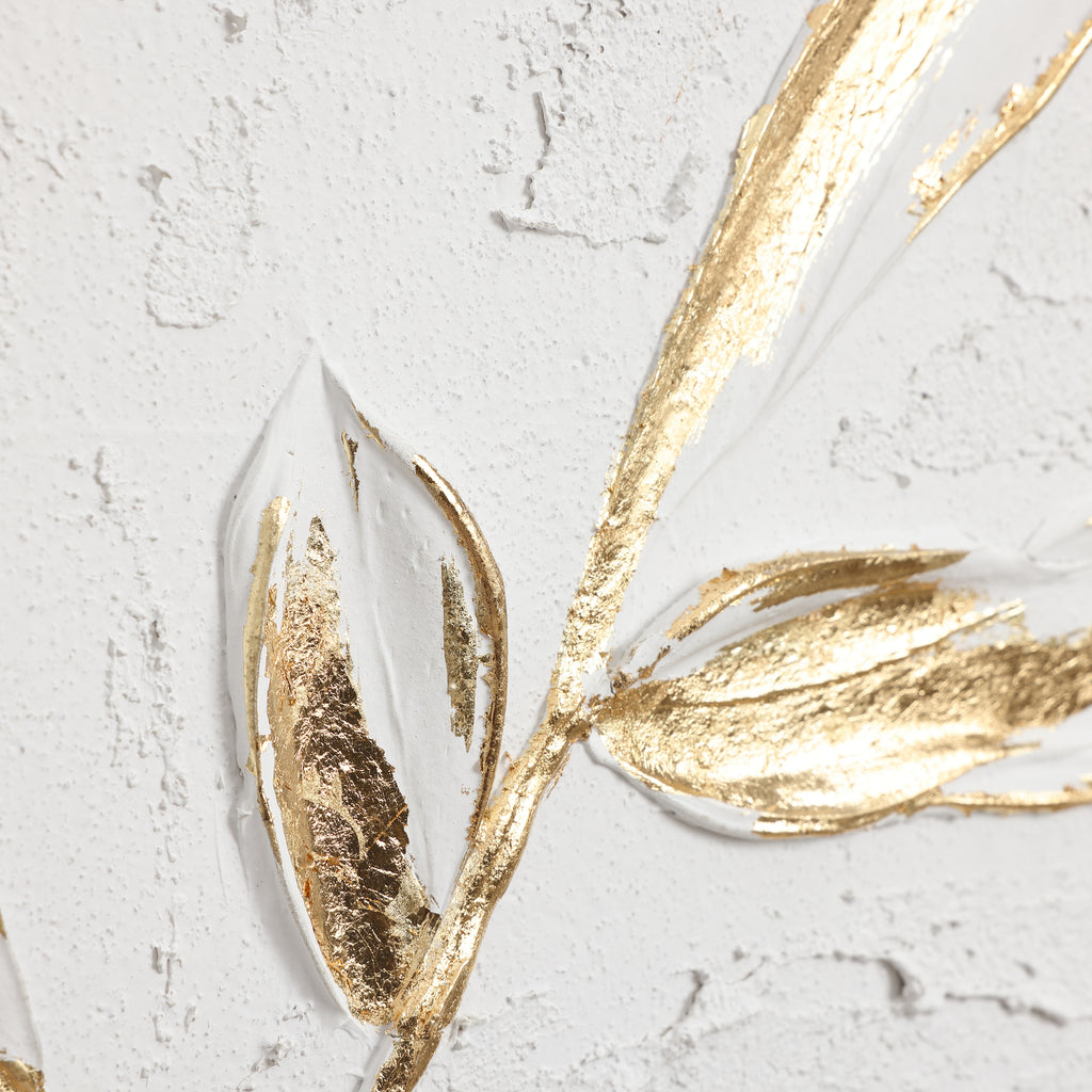 Wanddeko mit Reliefstruktur und goldenen Blättern