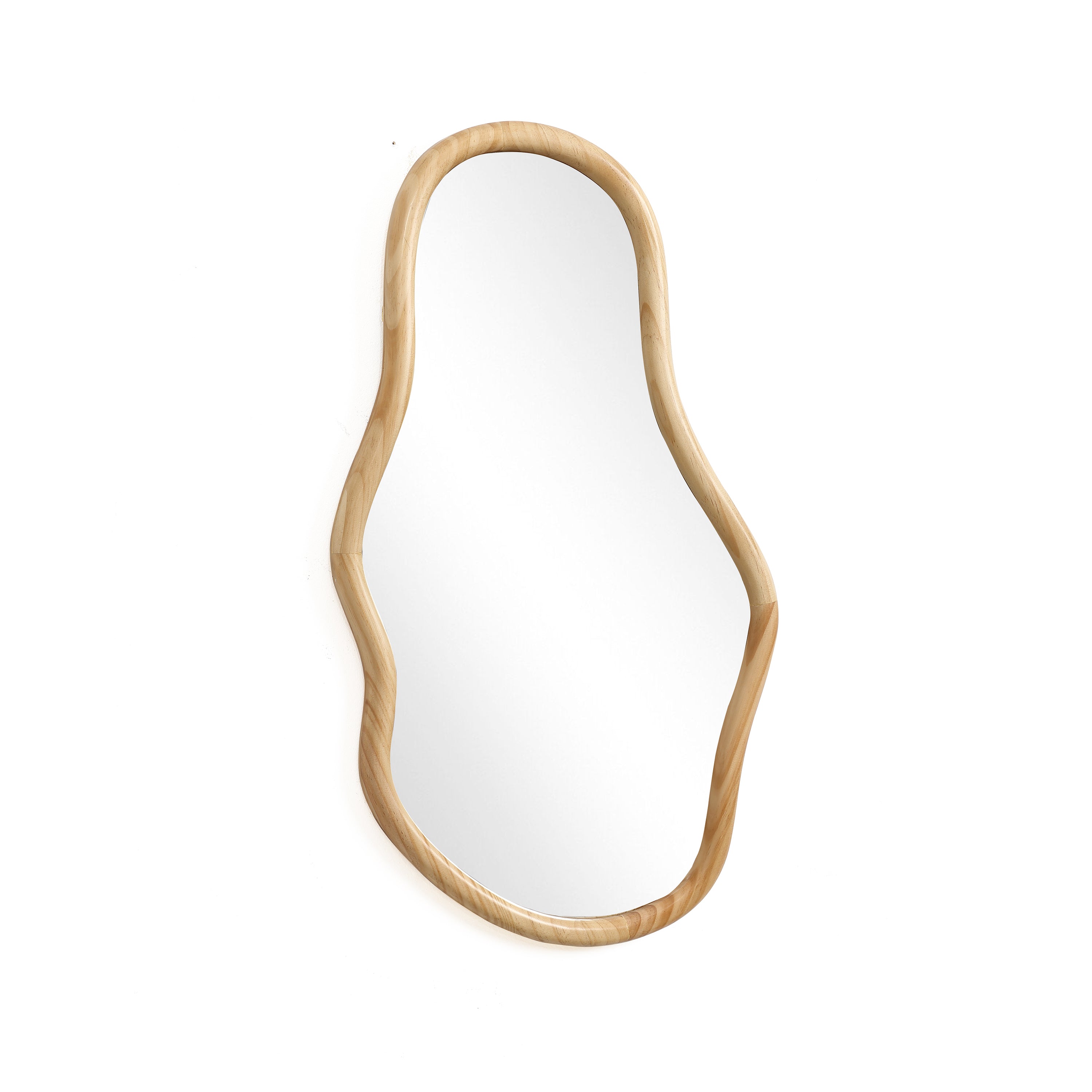 Wandspiegel mit organischer Form und Kiefernholzrahmen