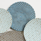 Künstlerische Wanddeko aus Metall – Kreise in sanften Pastellfarben