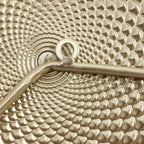 Künstlerische Wanddeko aus Metall – Kreise in sanften Pastellfarben