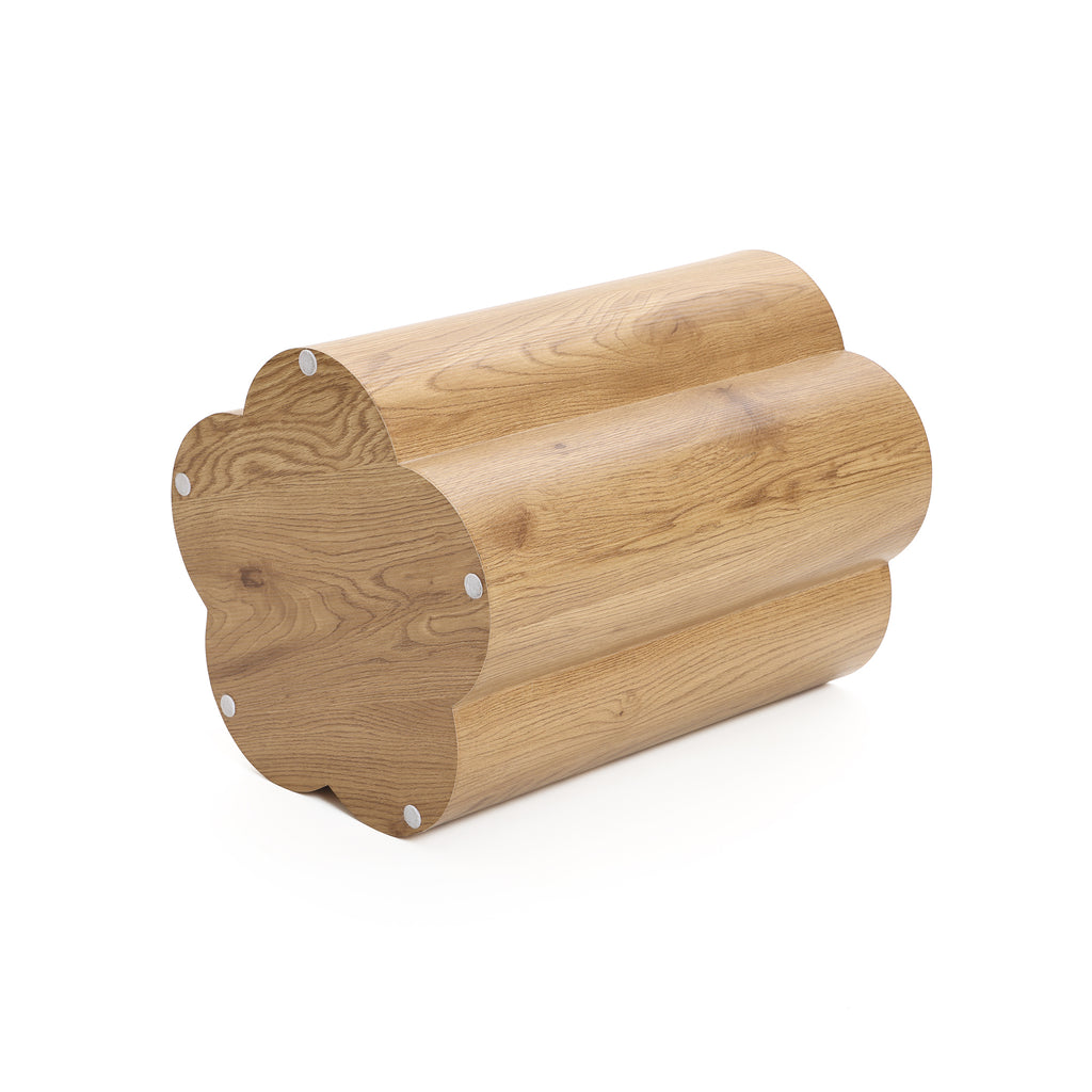 Beistelltisch in Baumstamm-Optik mit Blütenform – Holzmaserung