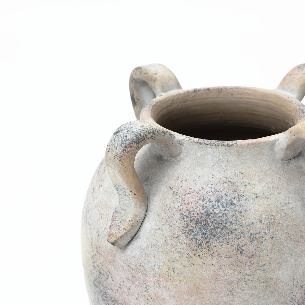 Grauweiße Terrakottavase im Vintage-Landhausstil – mit vier Henkeln
