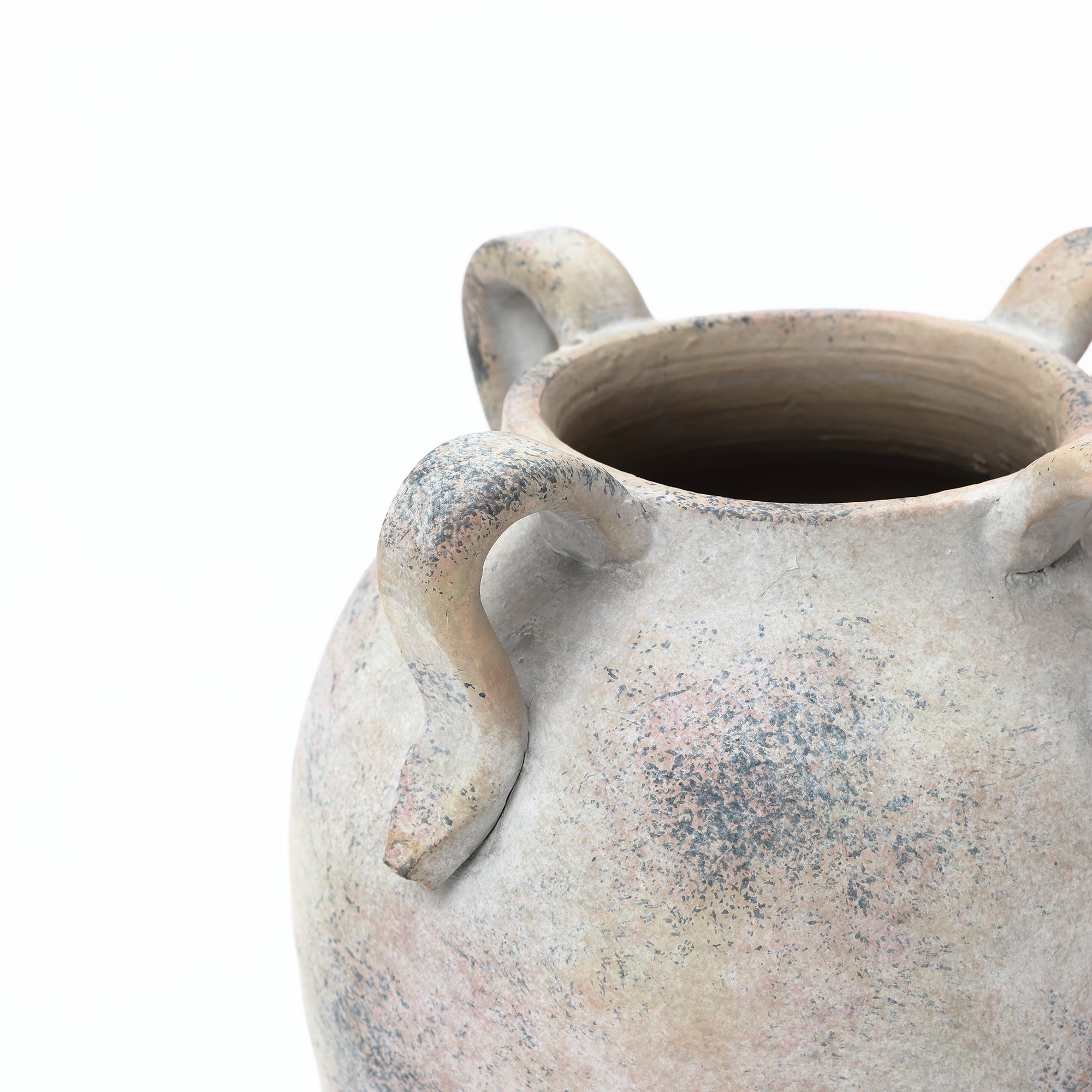 Grauweiße Terrakottavase im Vintage-Landhausstil – mit vier Henkeln