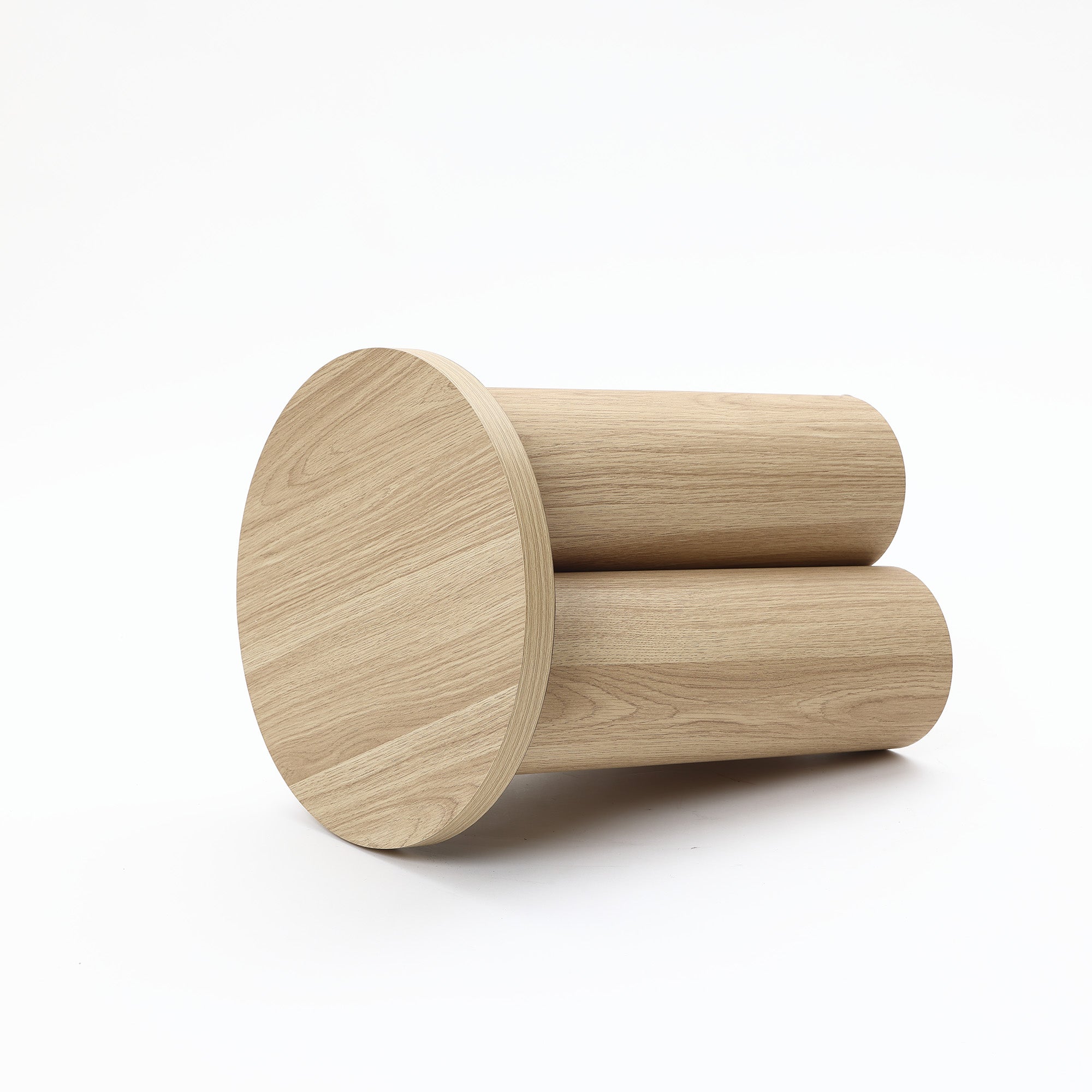 Moderner Beistelltisch aus Holz – runder Couchtisch, kleiner Sofatisch/Dekotisch