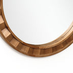 Runder Wandspiegel mit Holzrahmen