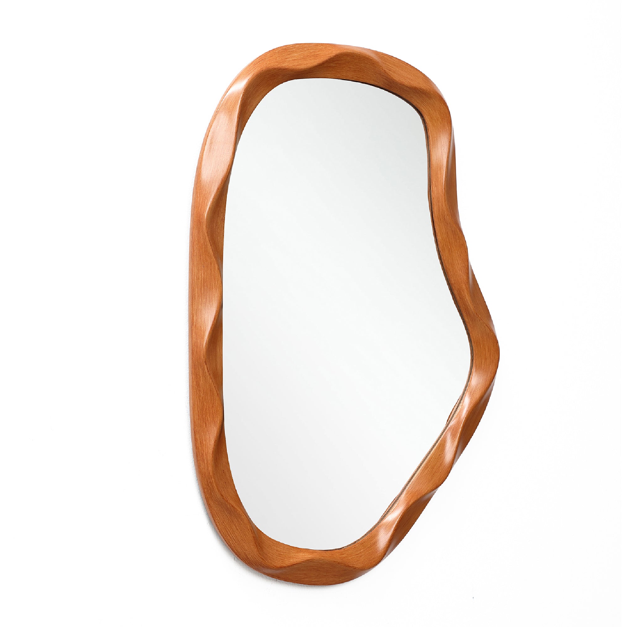 Holz-Wandspiegel mit Wellenrand – Naturlicher Deko-Spiegel für Wohnzimmer