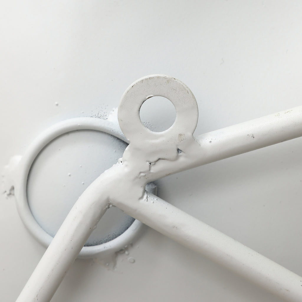 Moderne Wanddeko aus Metall – Lotus-inspirierte Wandkunst in Gold und Grau