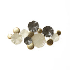 Moderne Wanddeko aus Metall – Lotus-inspirierte Wandkunst in Gold und Grau
