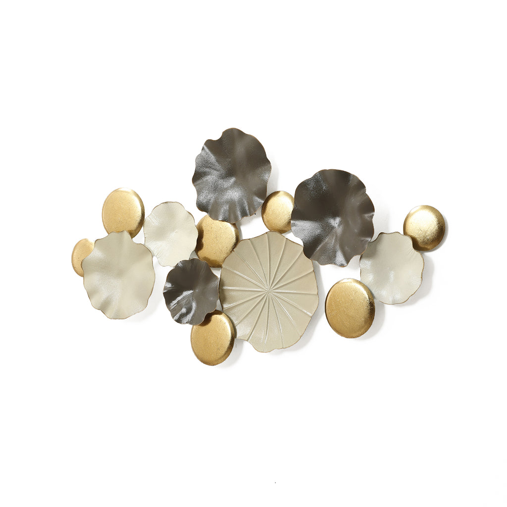 Moderne Wanddeko aus Metall – Lotus-inspirierte Wandkunst in Gold und Grau