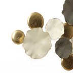 Moderne Wanddeko aus Metall – Lotus-inspirierte Wandkunst in Gold und Grau