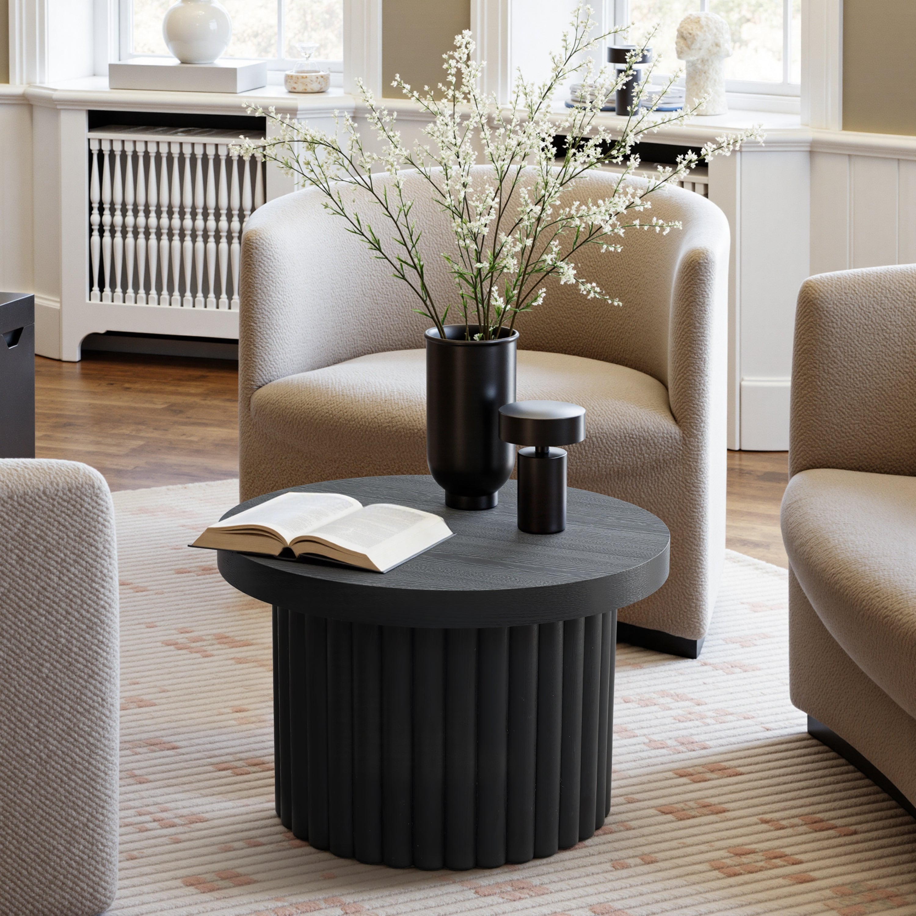 Moderner runder Couchtisch in Schwarz mit Holzoptik