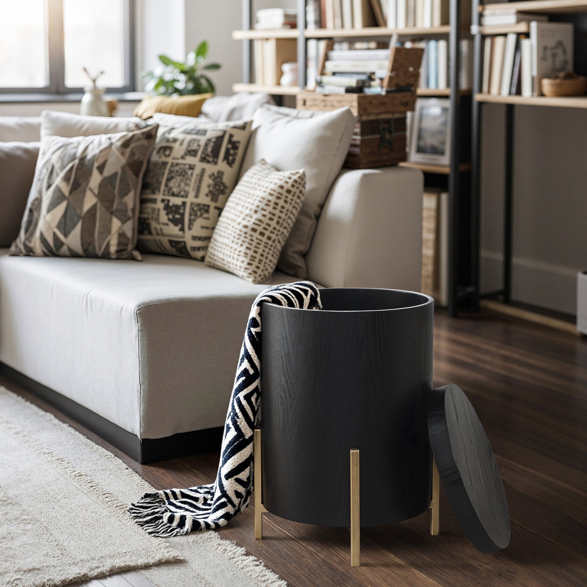 Runder Beistelltisch mit Stauraum, Schwarz Holzoptik und Gold Metallgestell