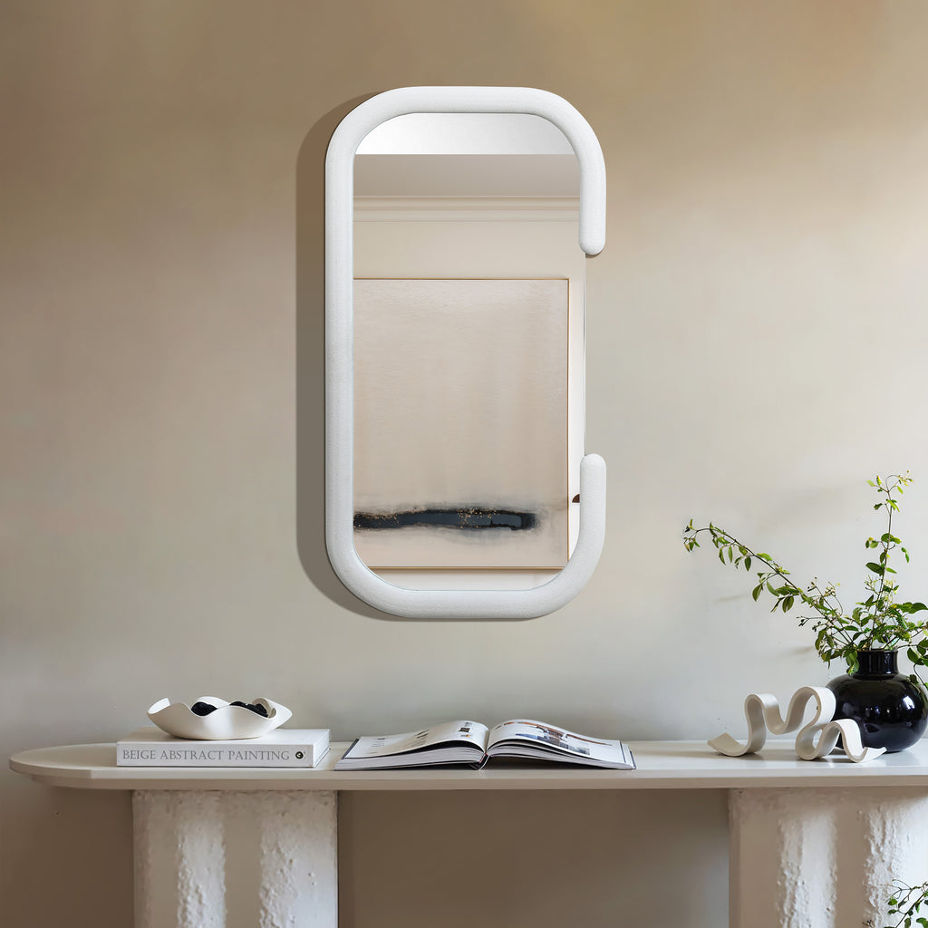 Weiße C-förmige Wandspiegel als Akzent- und Schminktischspiegel