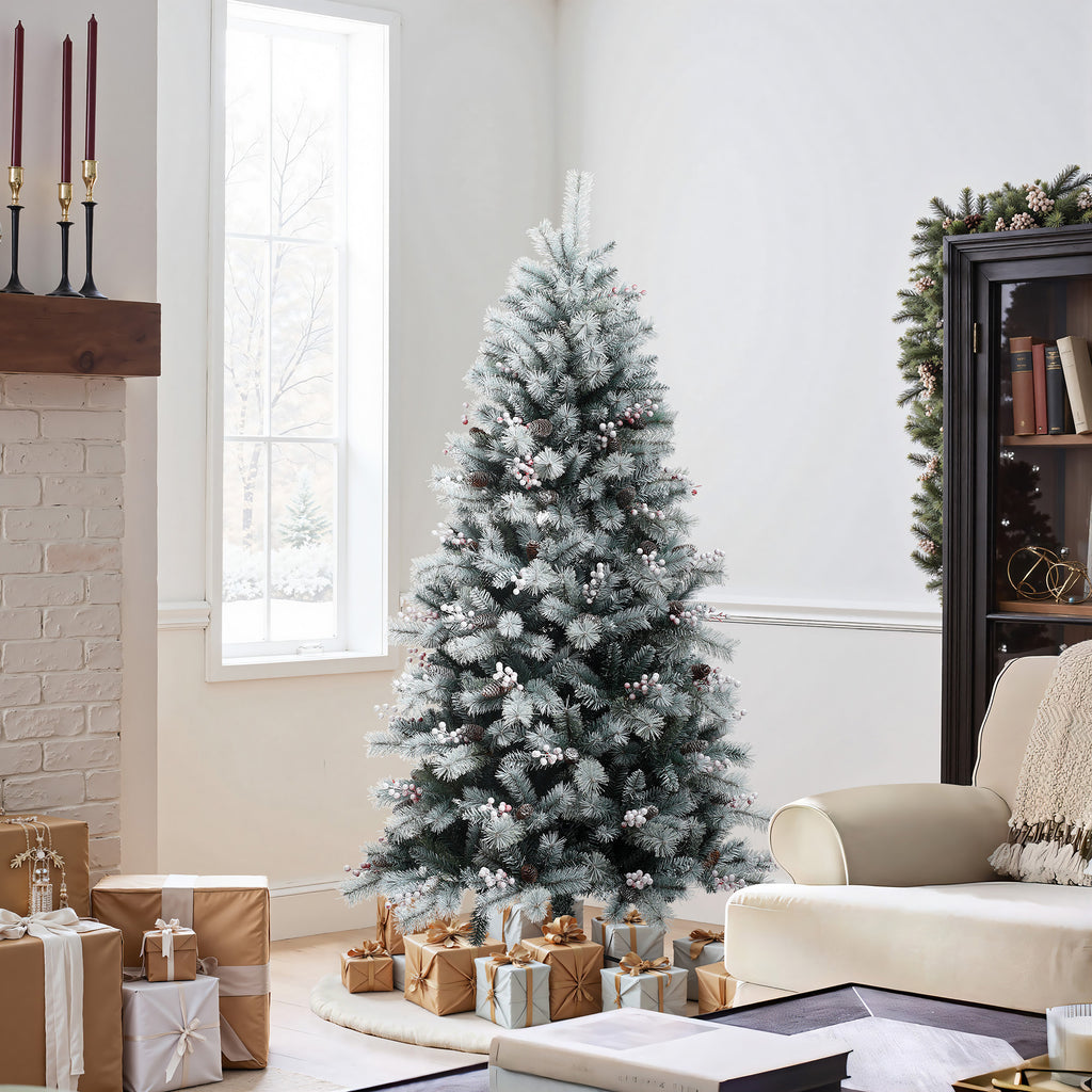 180 cm künstlicher Weihnachtsbaum mit Frost-Effekt – dekoriert mit Schneezapfen & roten Beeren