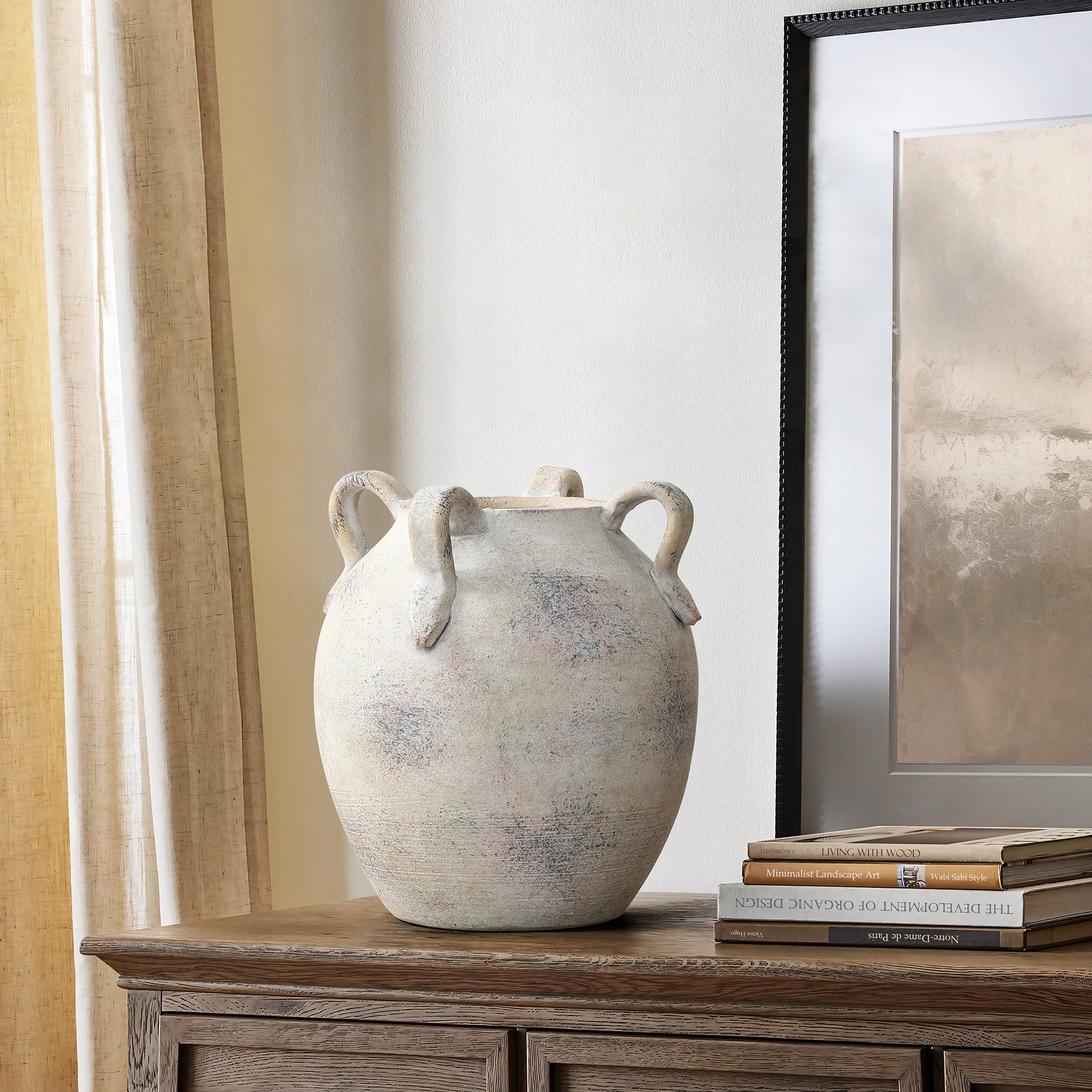 Grauweiße Terrakottavase im Vintage-Landhausstil – mit vier Henkeln