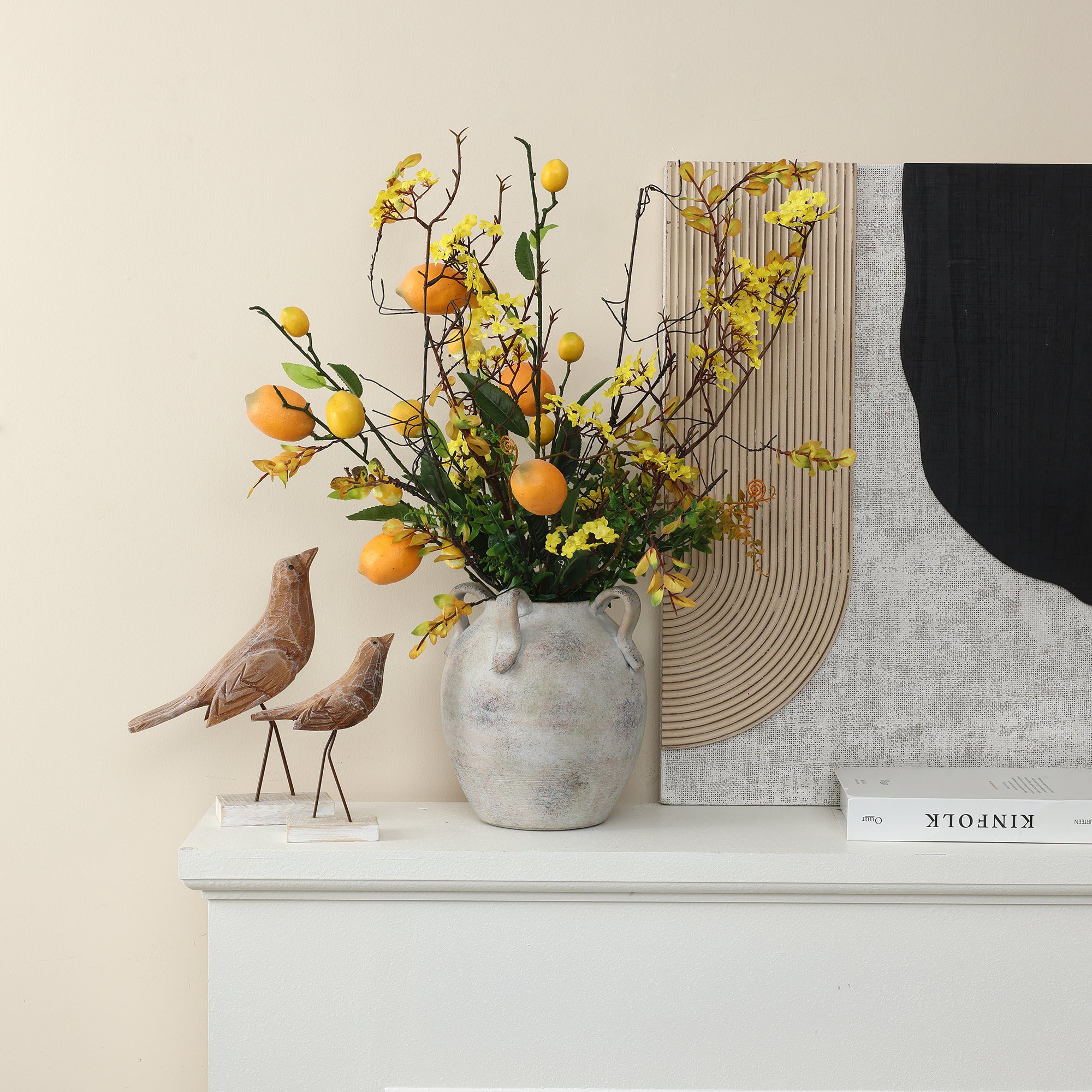 Grauweiße Terrakottavase im Vintage-Landhausstil – mit vier Henkeln