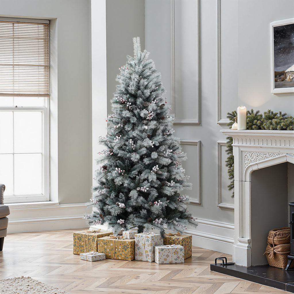 180 cm künstlicher Weihnachtsbaum mit Frost-Effekt – dekoriert mit Schneezapfen & roten Beeren