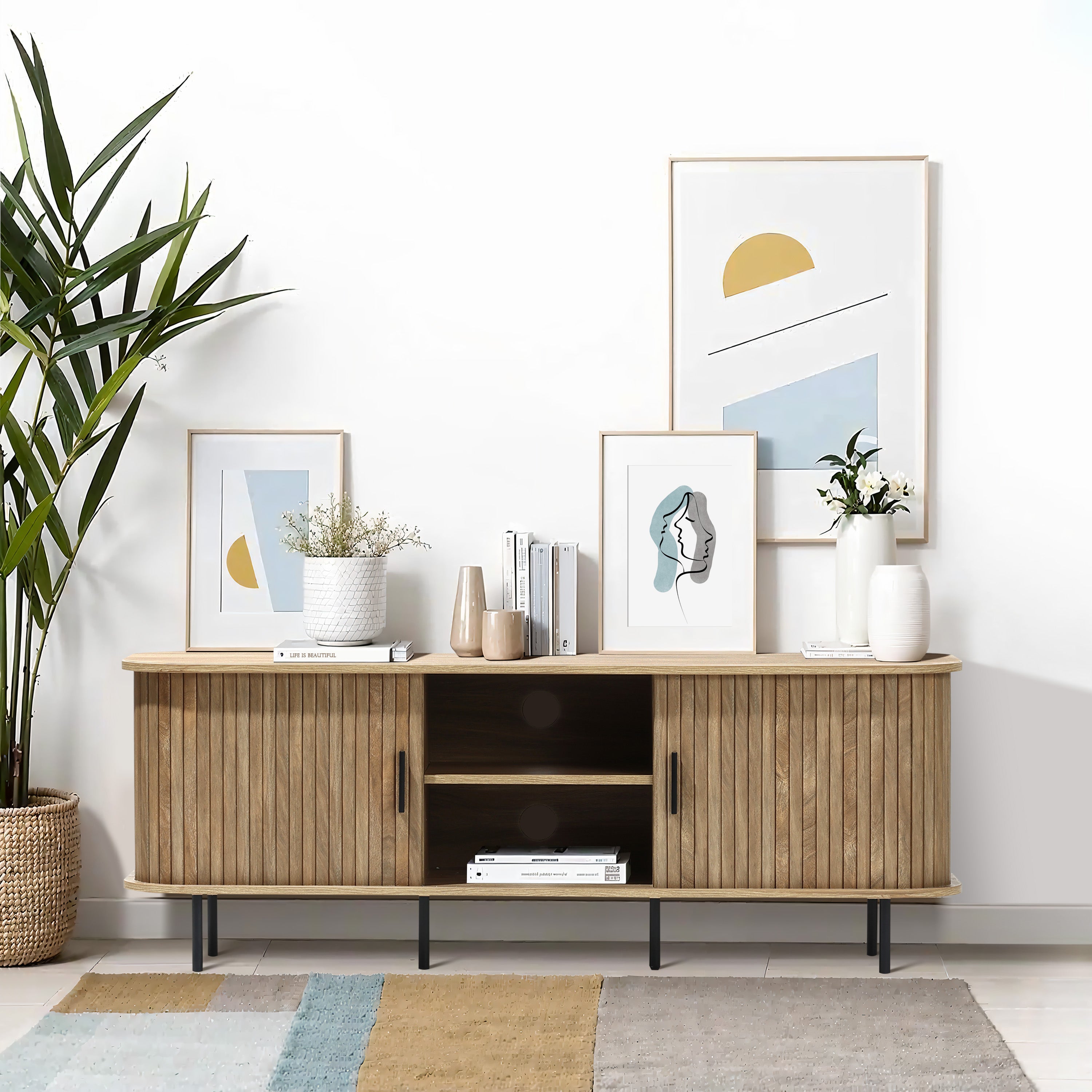 TV-Lowboard mit Schiebetüren und Kabeldurchlass