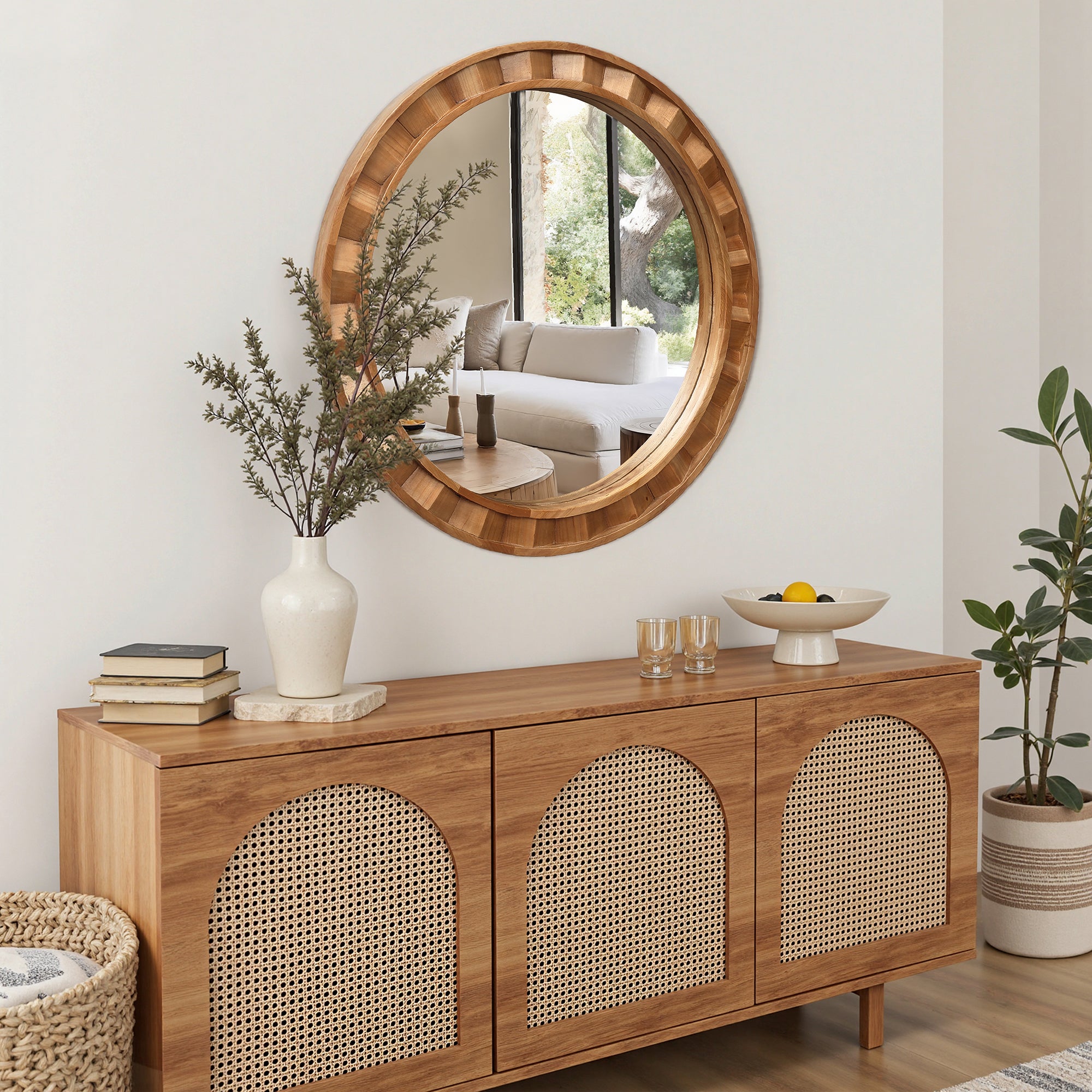 Runder Wandspiegel mit Holzrahmen