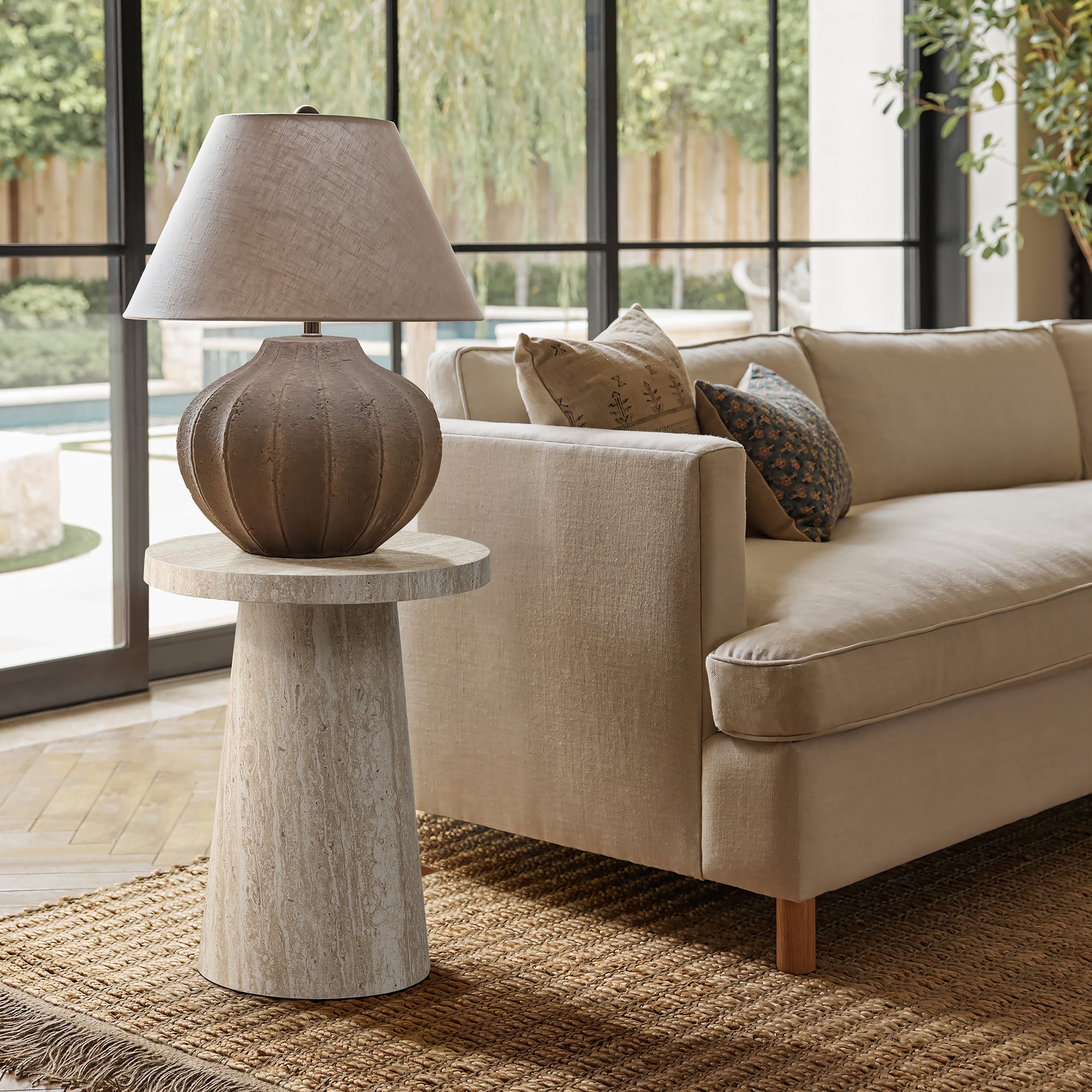 Runder Beistelltisch mit Steinoptik