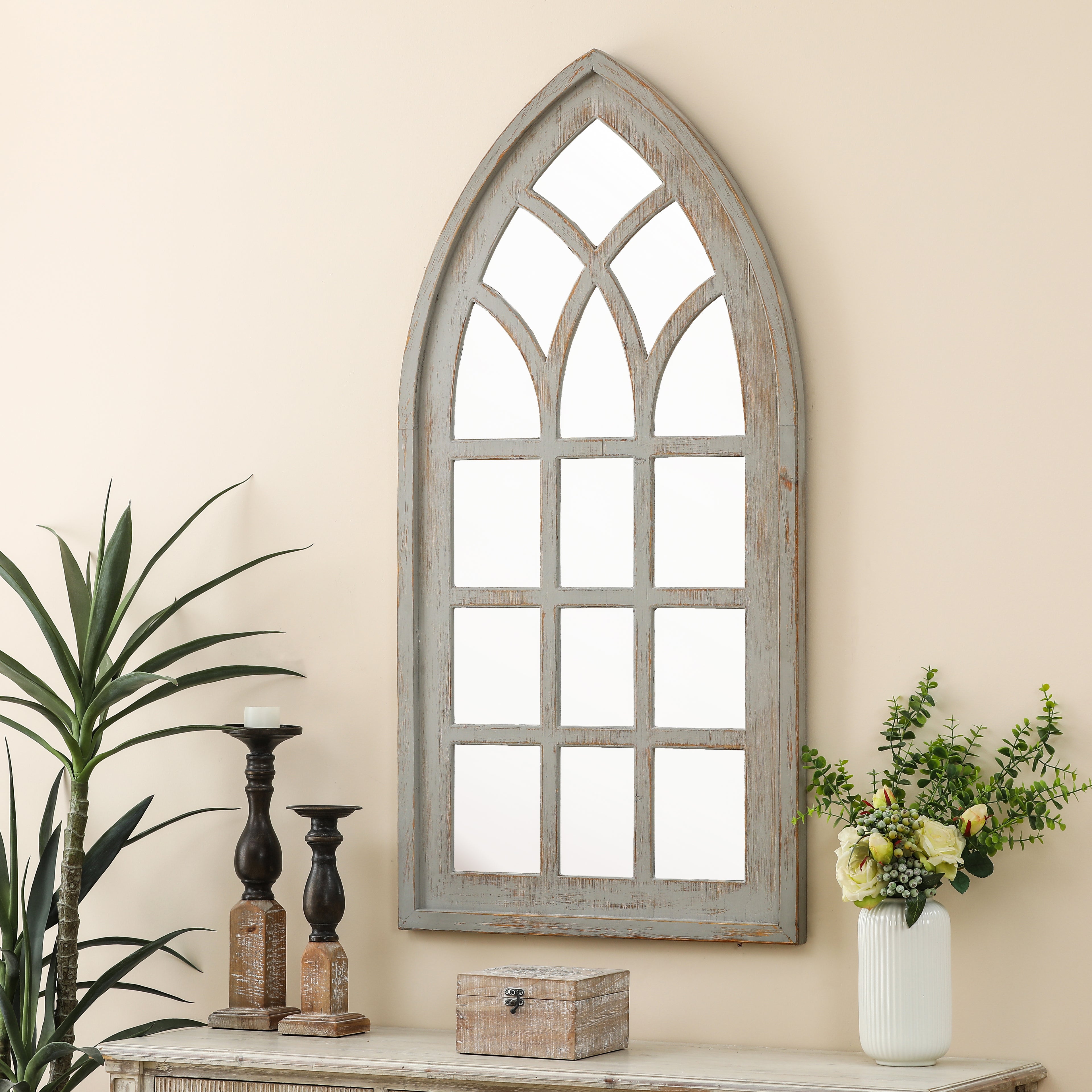 Gotisches Kirchenfenster-Deko-Spiegel – Rustikaler Holzrahmen mit spitzbogiger Form für Wohnraum