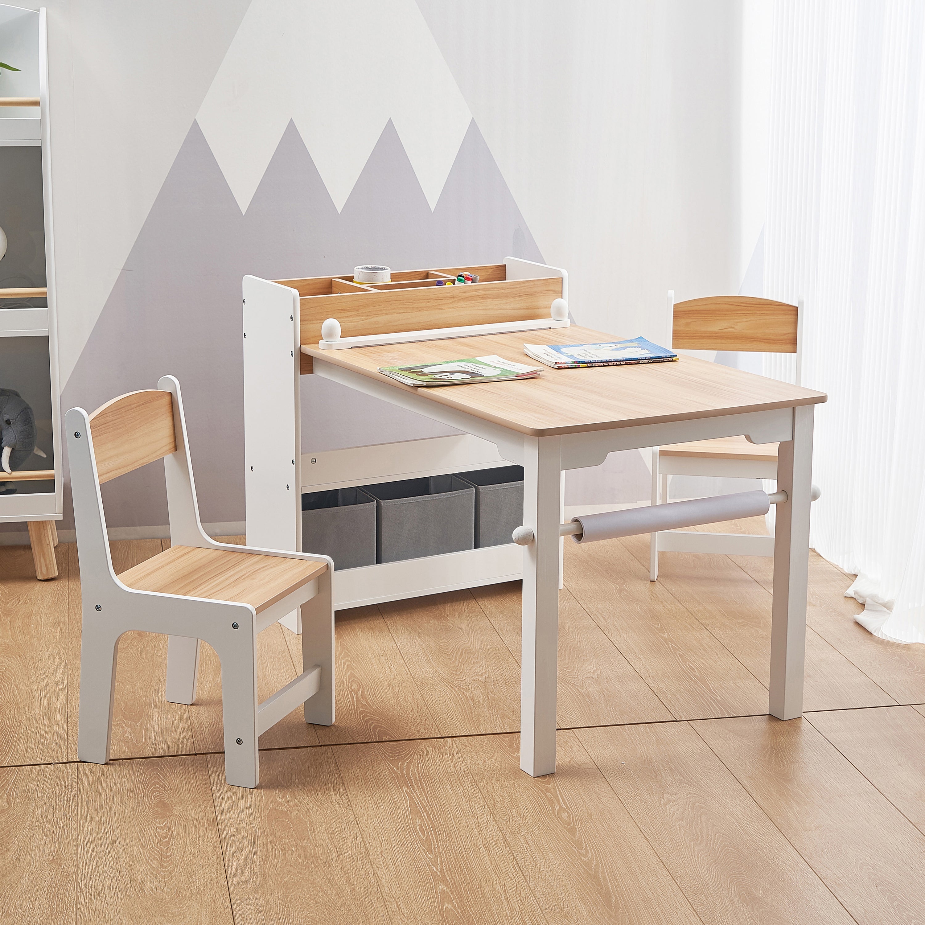 Kinder-Schreibtisch mit Bücherregal, 2 Stühlen und Papierrollenhalter, Weiß/Natur