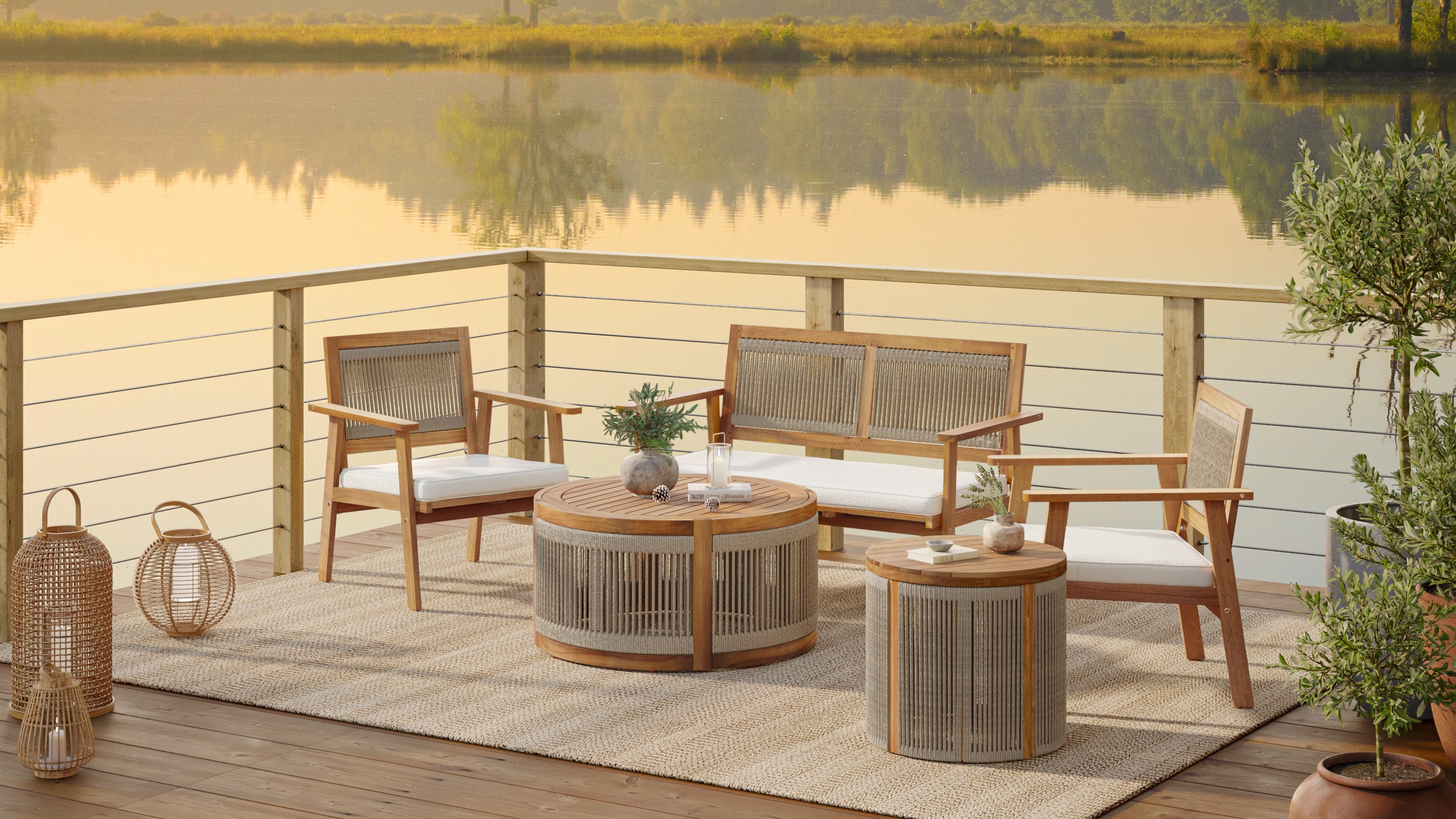 Runder Beistelltisch aus Akazienholz mit Seilgeflecht