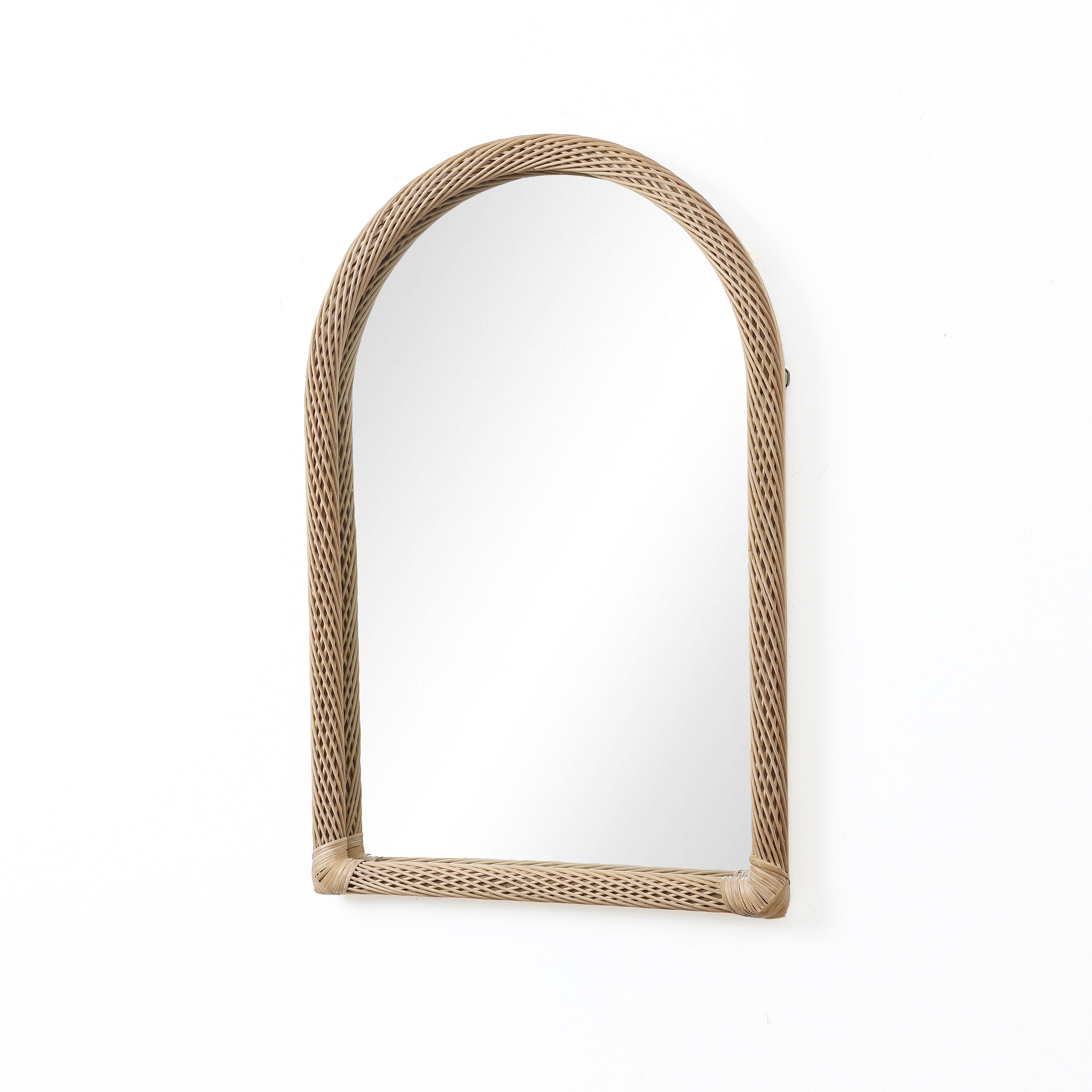 Wandspiegel mit Bambusrahmen in Bogenform