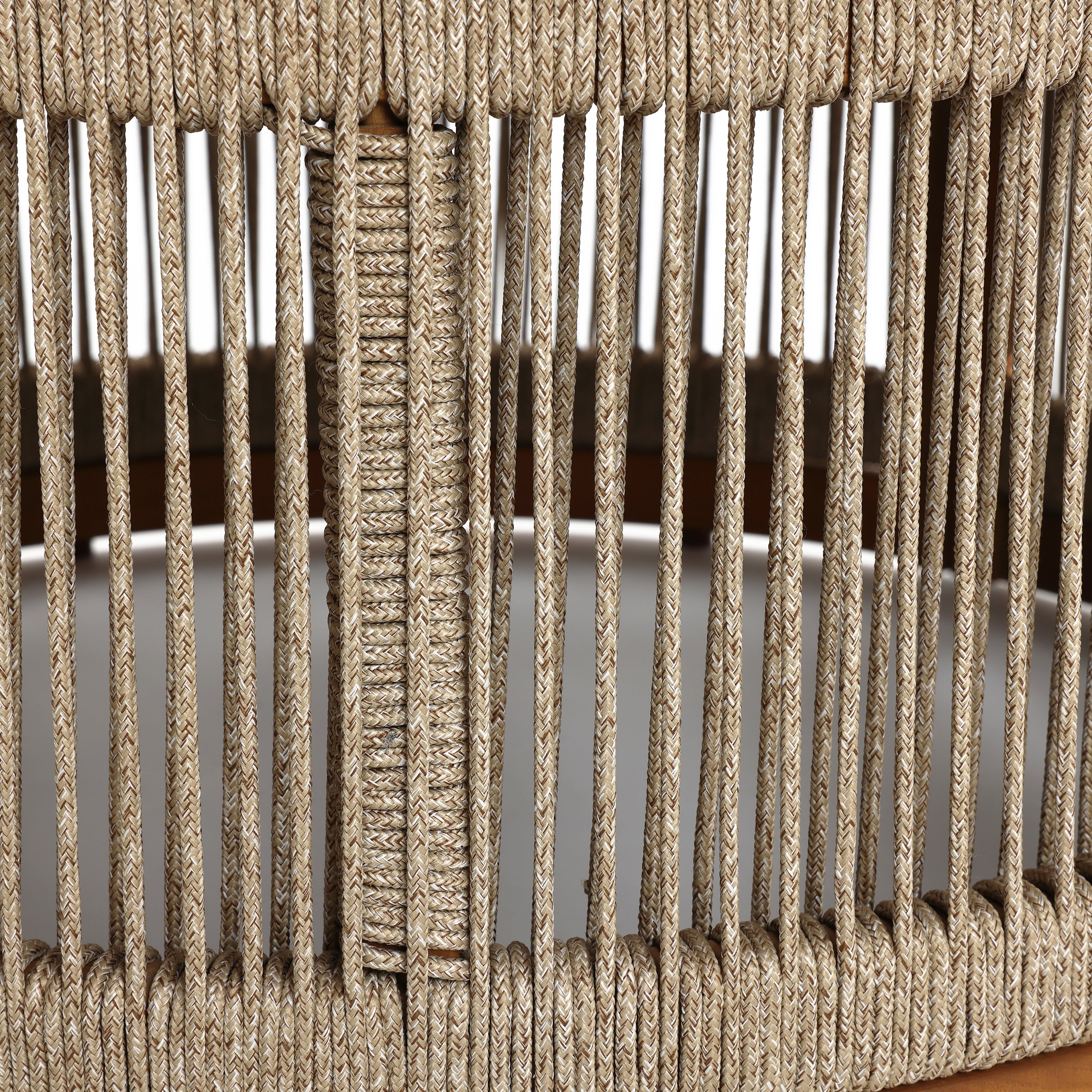 Runder Couchtisch aus Akazienholz mit Seilgeflecht