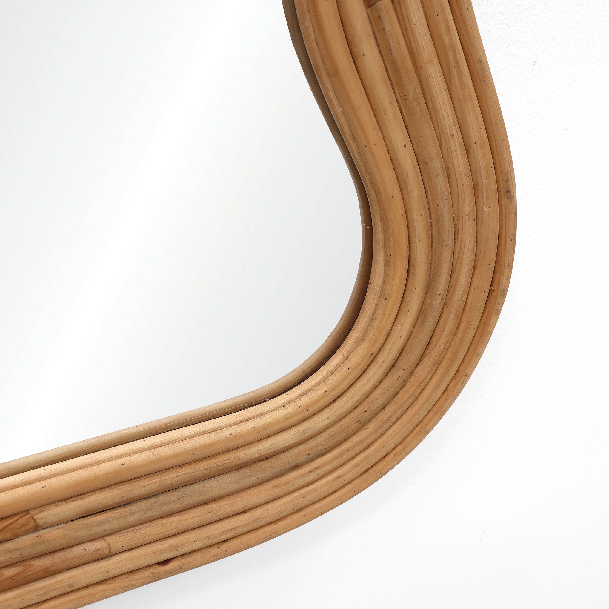 Wellenförmiger Rattan-Wandspiegel – Boho-Deko-Spiegel für Wohnzimmer