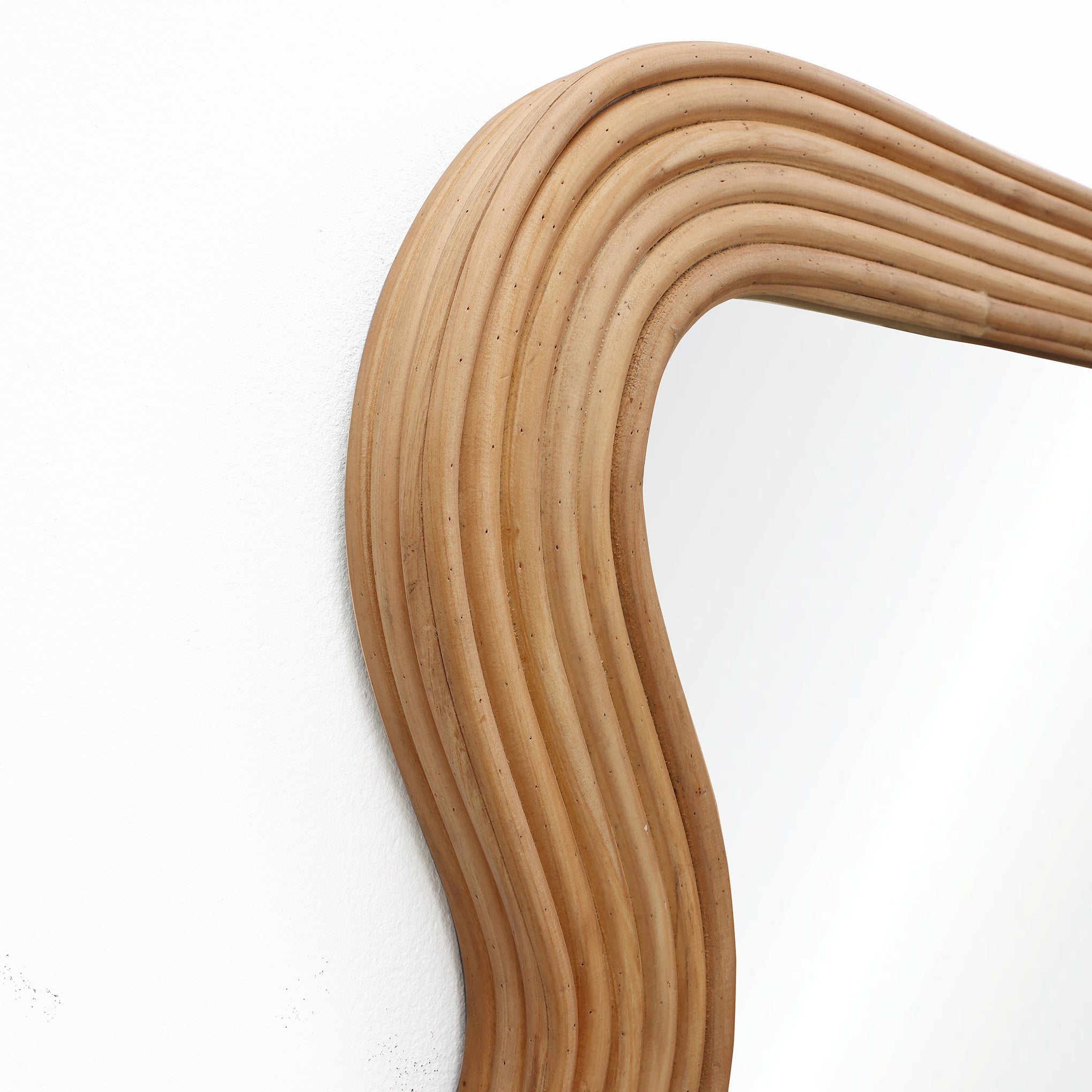 Wellenförmiger Rattan-Wandspiegel – Boho-Deko-Spiegel für Wohnzimmer