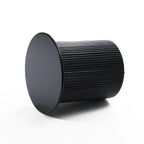 Runder Beistelltisch in Schwarz mit geriffeltem Sockel – 38 cm hoch