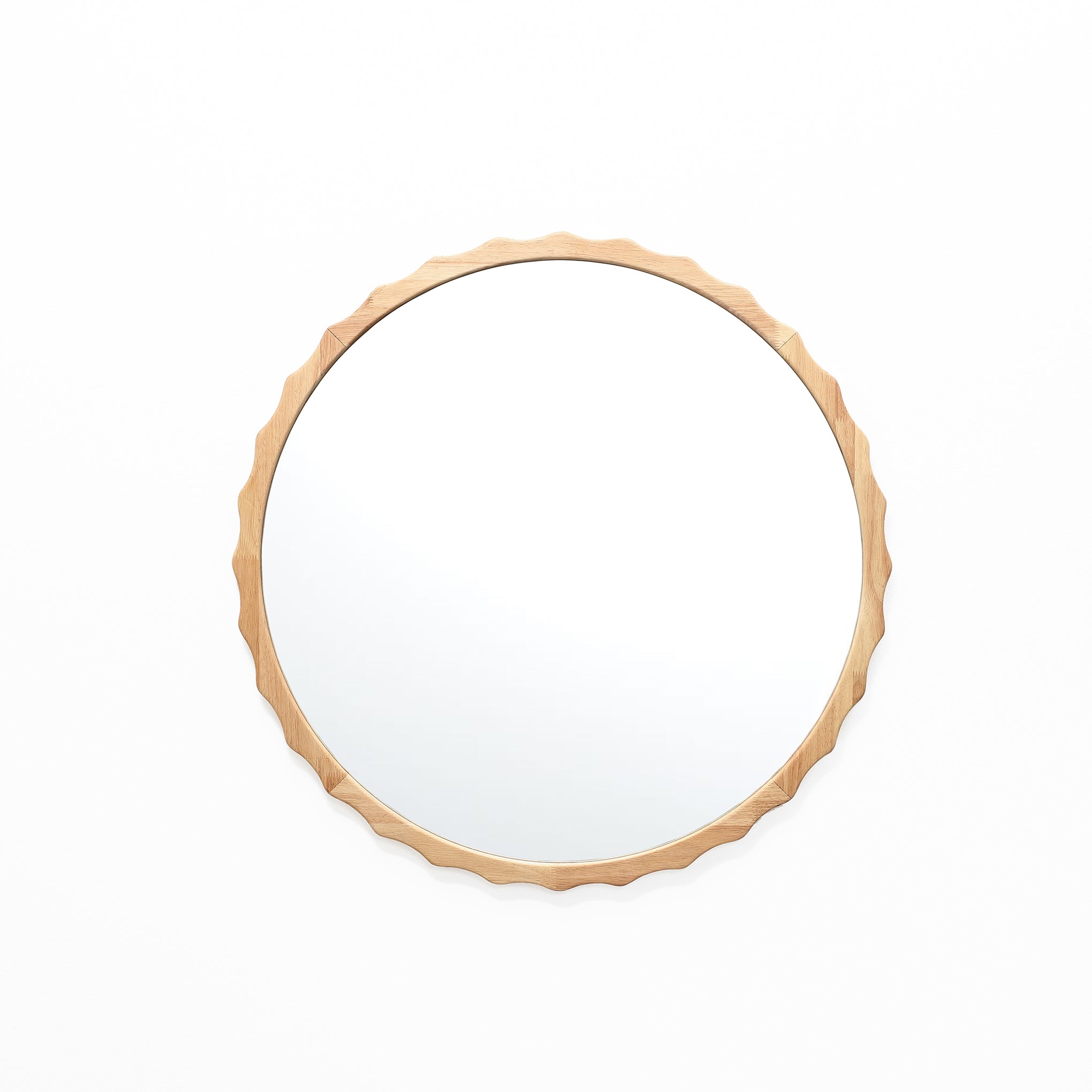 Wandspiegel mit Wellenrahmen aus Holz