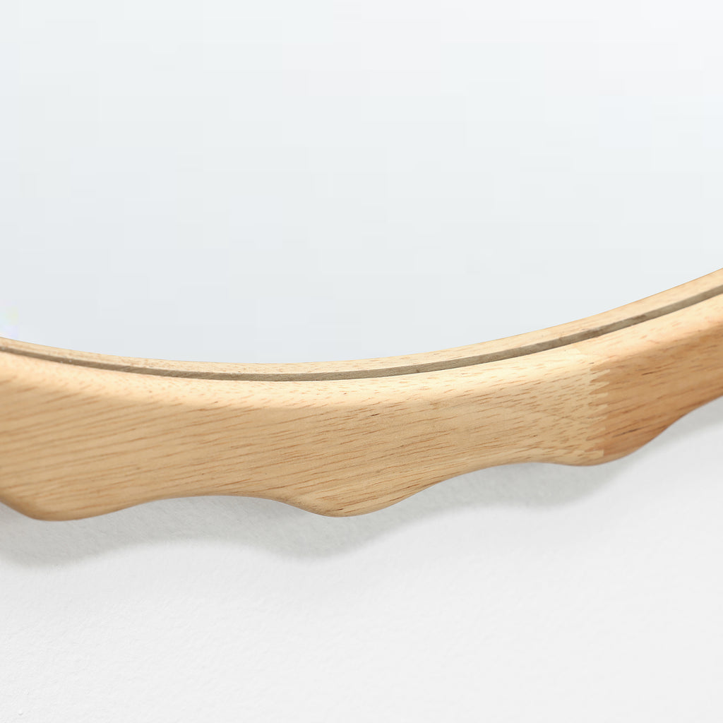 Runder Holz-Wandspiegel mit Wellenrand – Naturlicher Deko-Spiegel