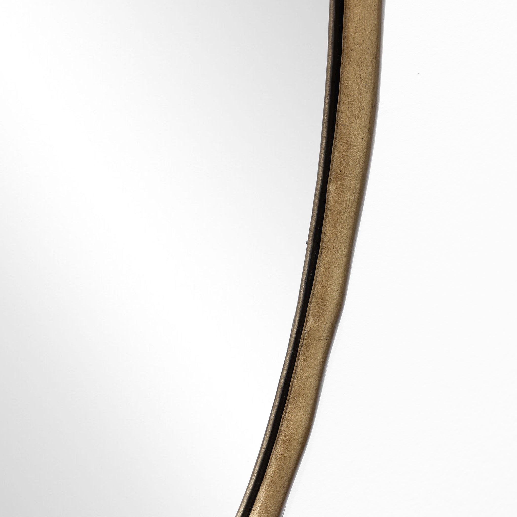 Ovaler Wandspiegel, Metallrahmen in Gold