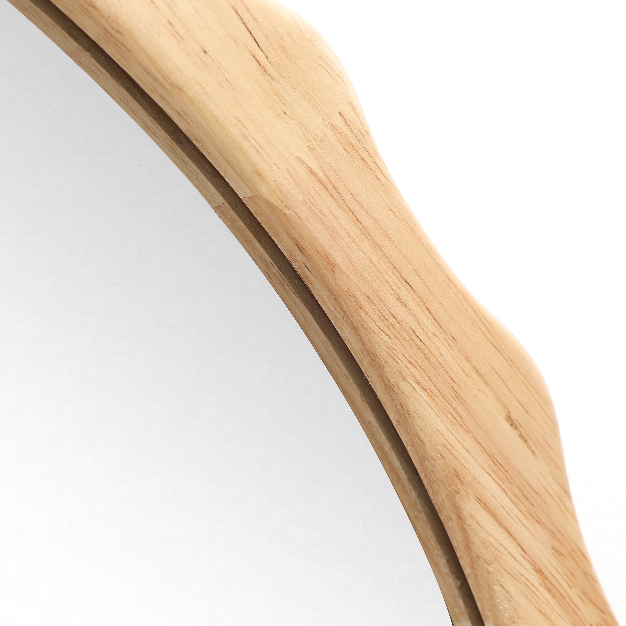 Wandspiegel mit Wellenrahmen aus Holz